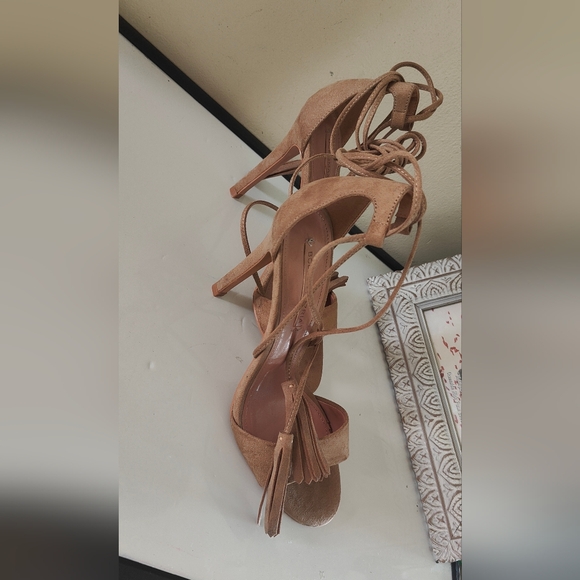 BCBGMAXAZRIA ARDENZA TASSEL  HEEL - Picture 2 of 5